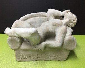 Skulptur - Sterbender Schwan oder Männerschnupfen - Ton - 9,5 cm x 17 cm x  11 cm
